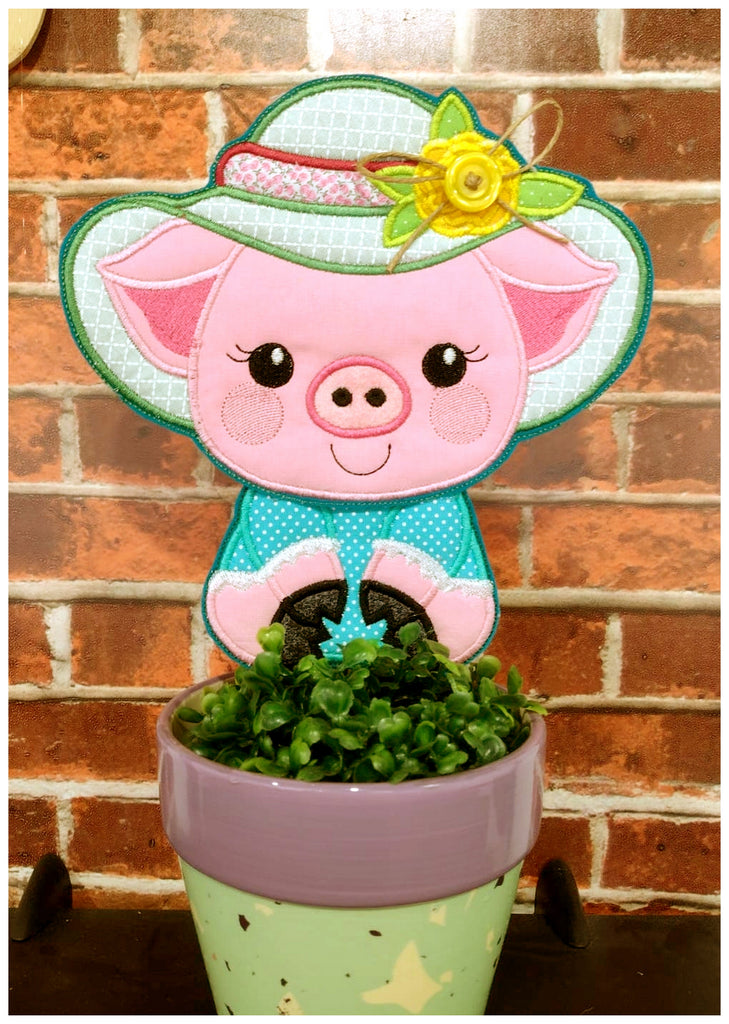 Pig with Hat Ornament - ITH Project - Machine Embroidery Design