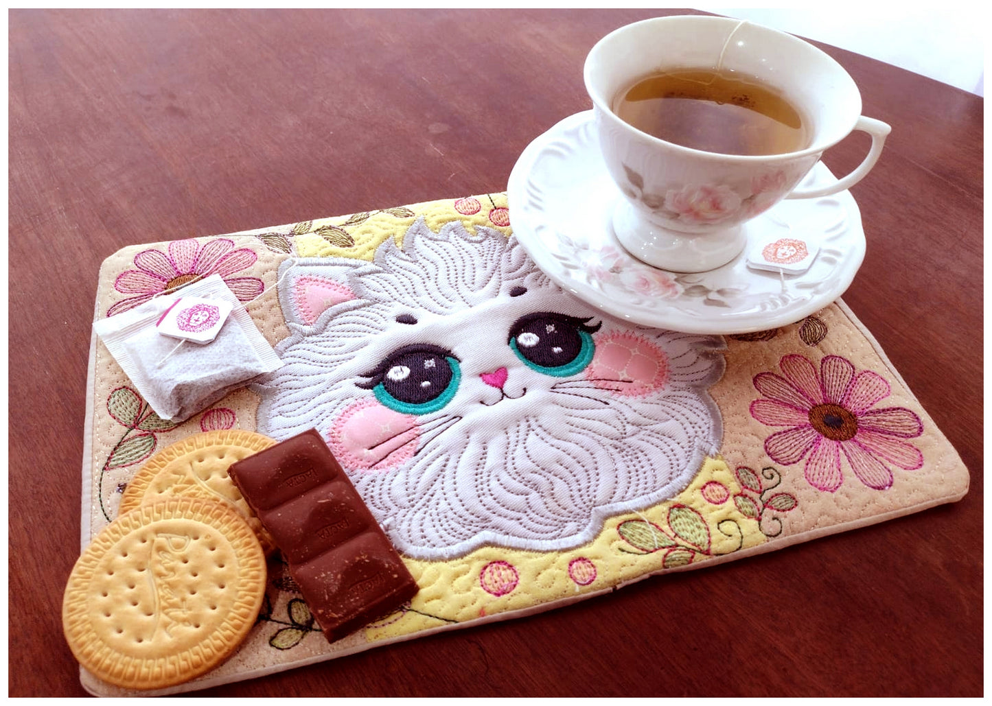 Floral Cat Mug Rug - ITH Project - Machine Embroidery Design