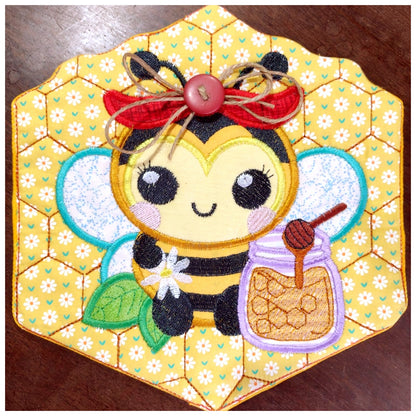 Bumble Bee Mug Rug - ITH Project - Machine Embroidery Design