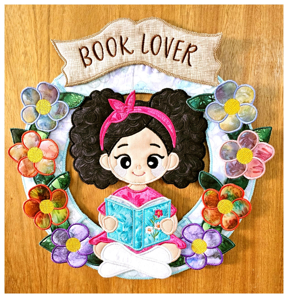 Book Lover Wreath Ornament - ITH Project - Machine Embroidery Design