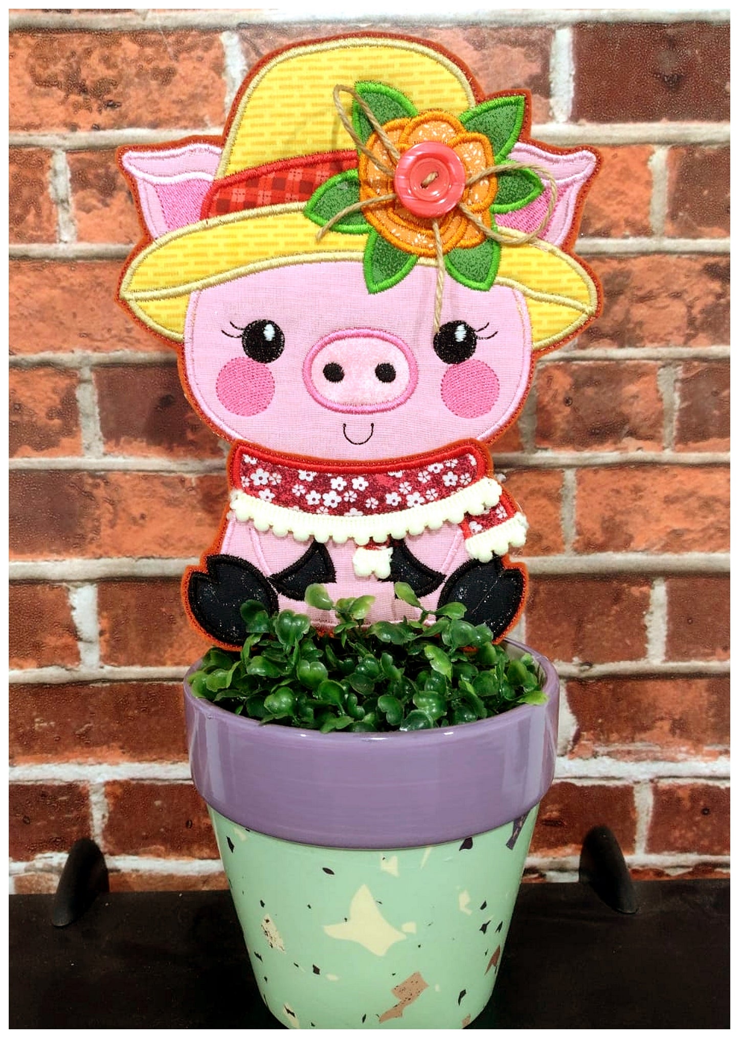 Pig with Hat Ornament - ITH Project - Machine Embroidery Design