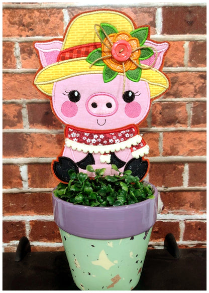 Pig with Hat Ornament - ITH Project - Machine Embroidery Design