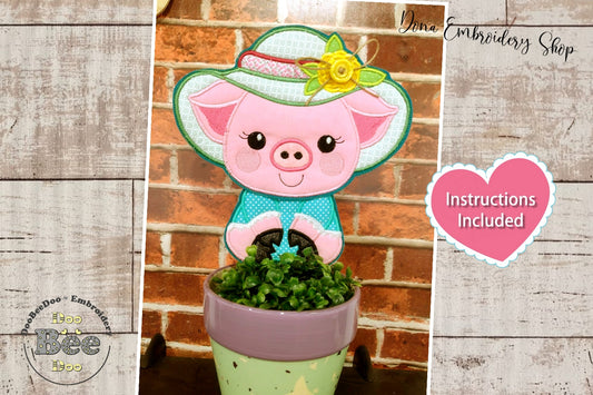 Pig with Hat Ornament - ITH Project - Machine Embroidery Design