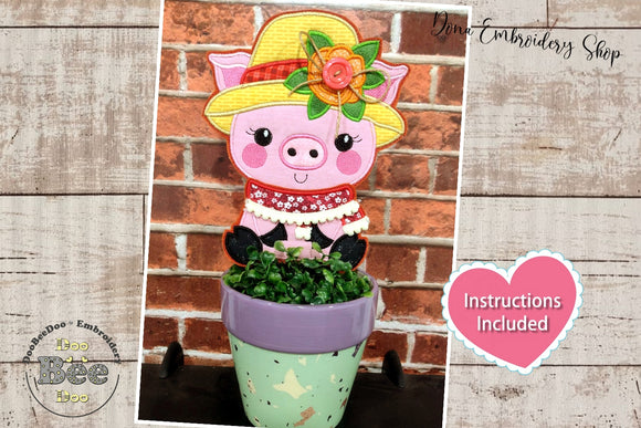Pig with Hat Ornament - ITH Project - Machine Embroidery Design