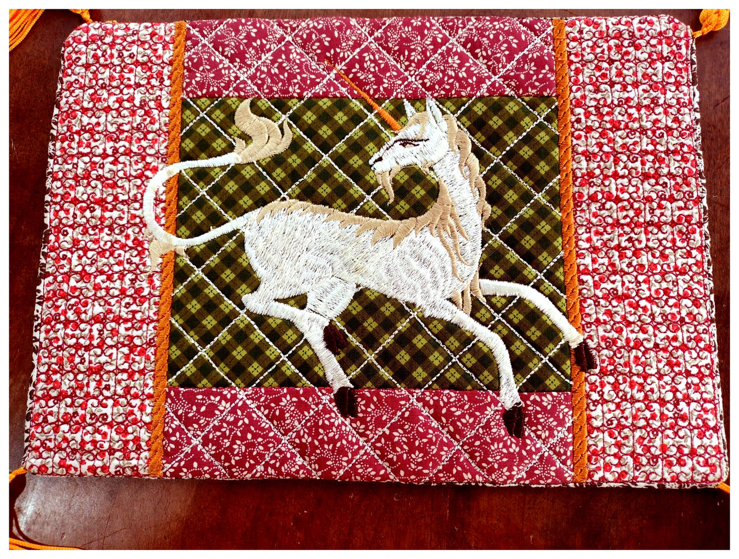 Medieval Unicorn Mug Rug - ITH Project - Machine Embroidery Design