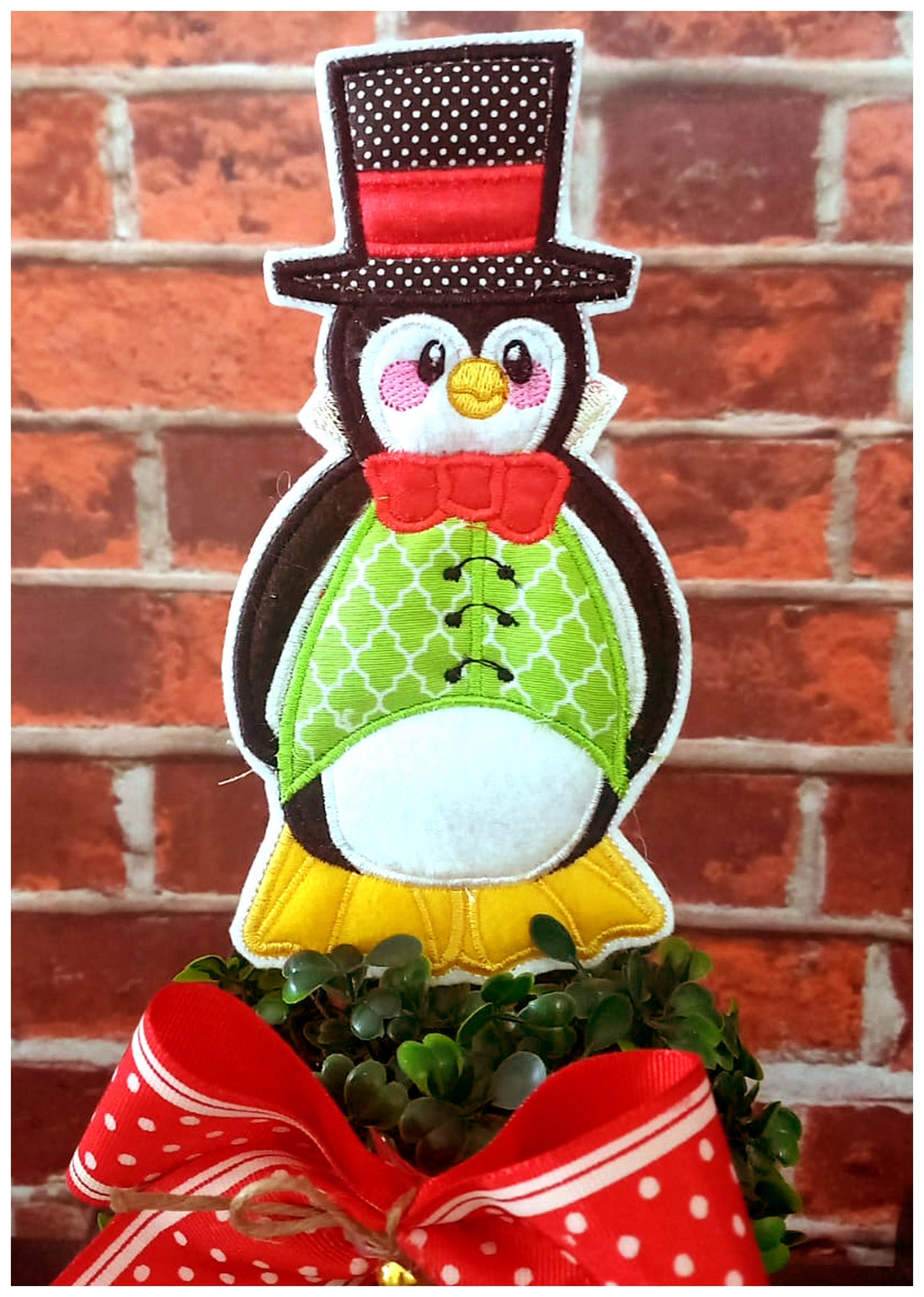 Christmas Penguins Vase Ornament Set - ITH Project - Machine Embroidery Design
