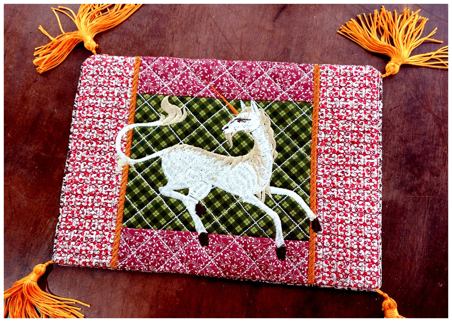 Medieval Unicorn Mug Rug - ITH Project - Machine Embroidery Design