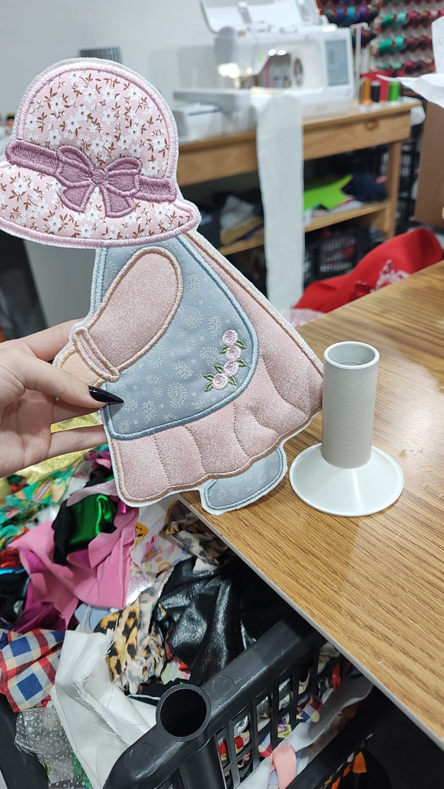 Cute Sunbonnet Paper Towel Holder Cover - ITH Project - Machine Embroidery Design