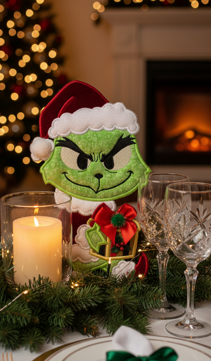 Christmas Grinch Stealing a Gift Paper Towel Holder Cover – ITH Project – Machine Embroidery Design