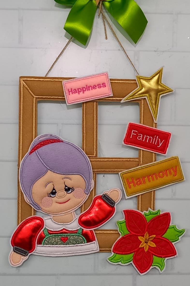 Mr and Mrs Claus in the Window - ITH Project - Machine Embroidery Design