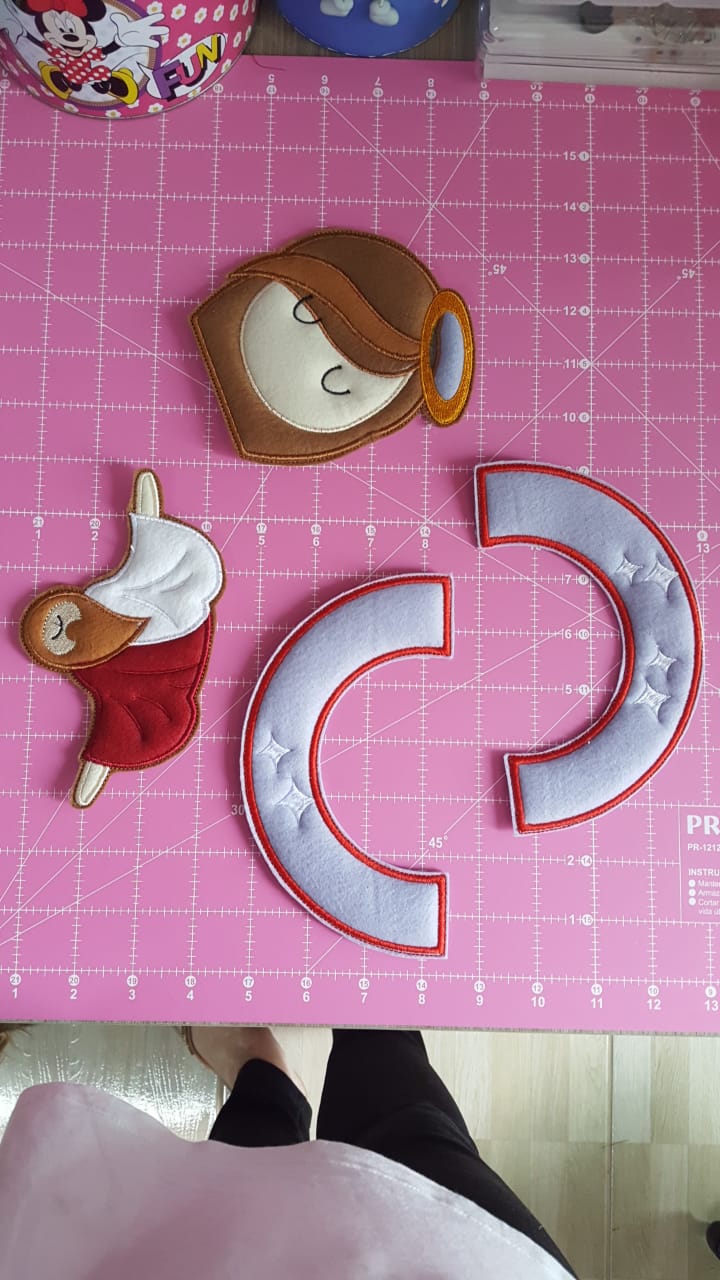 Holly Jesus Wreath - ITH Project - Machine Embroidery Design