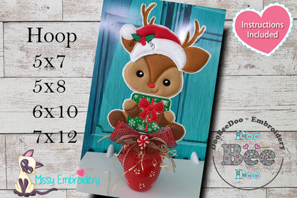 Christmas Reindeer Holding a Gift - ITH Project - Machine Embroidery Design