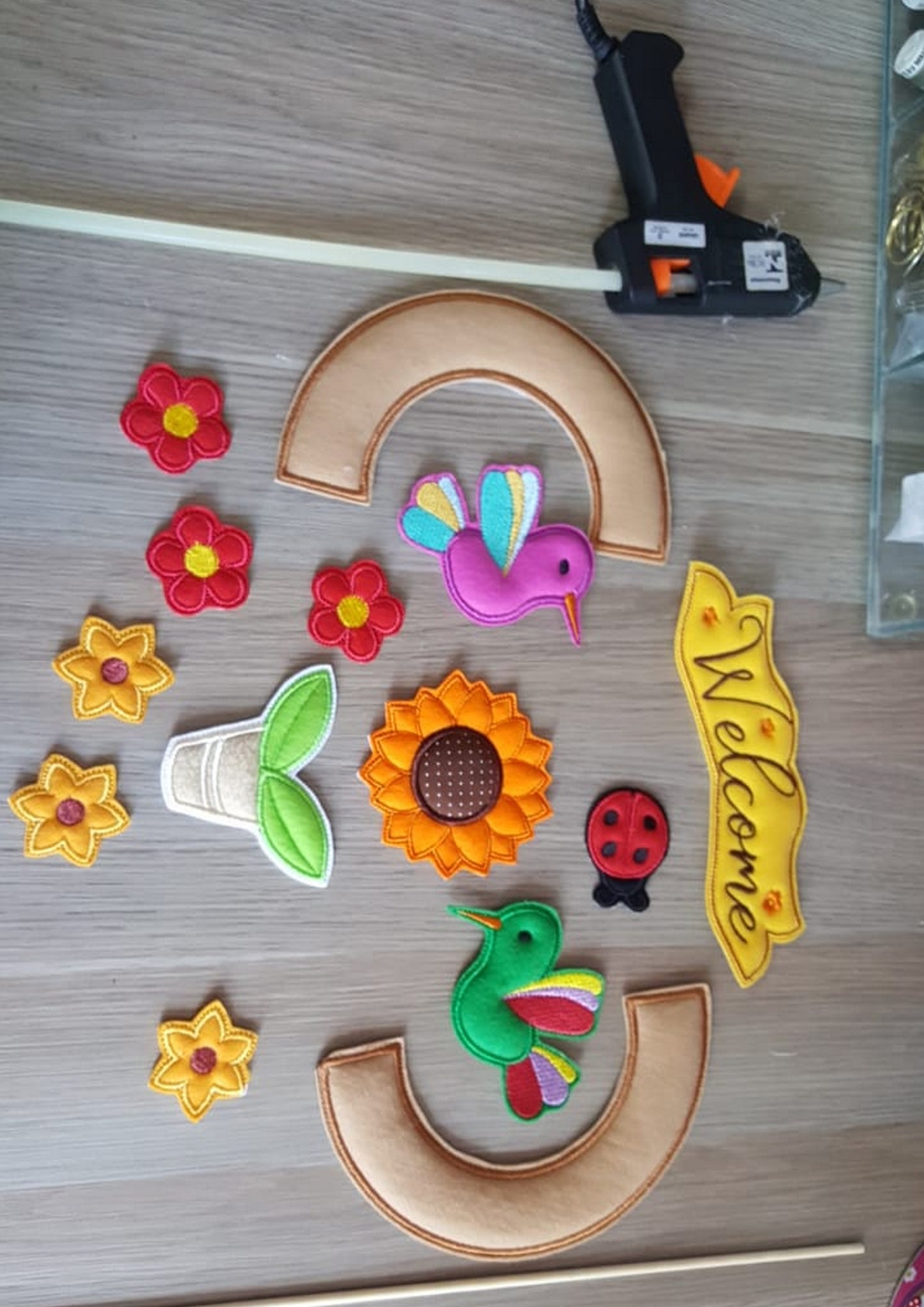 Hummingbird Floral Wreath - ITH Project - Machine Embroidery Design