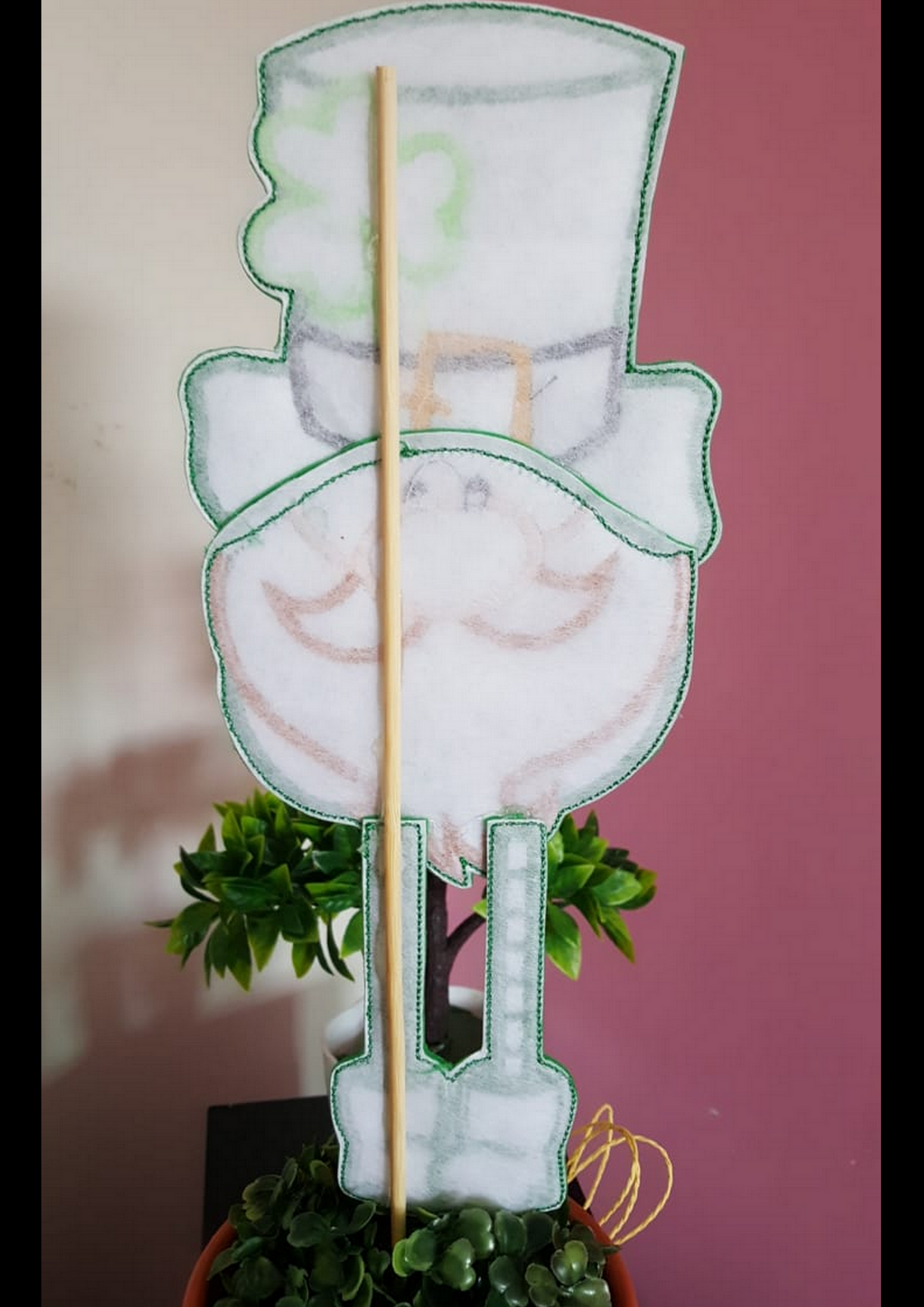 Horseshoe Gnome Ornament - ITH Project - Machine Embroidery Design