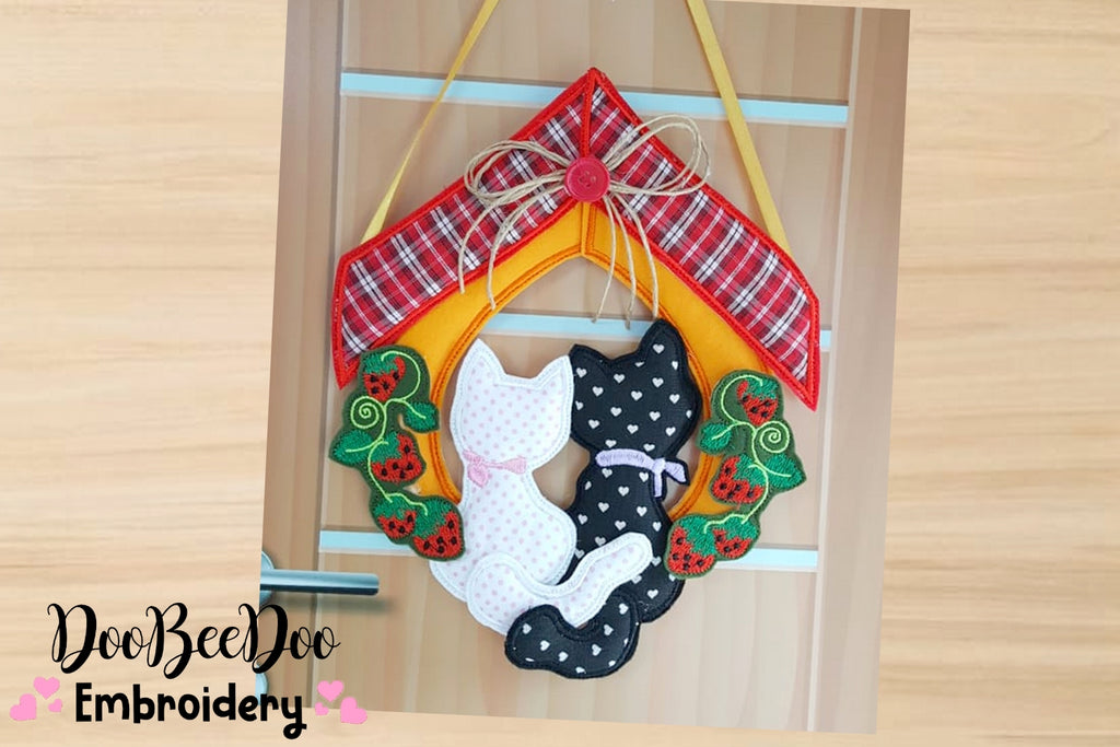 Cats in Love Wreath - ITH Project - Machine Embroidery Design