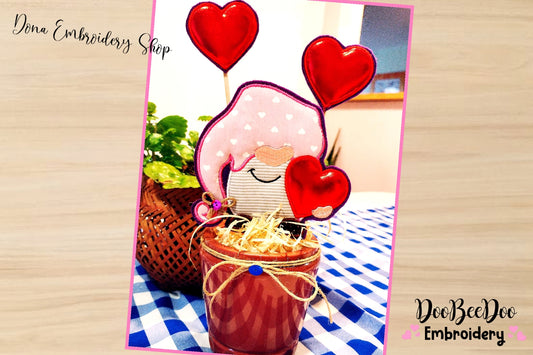 Valentine´s Gnome with Hearts - ITH Project - Machine Embroidery Design