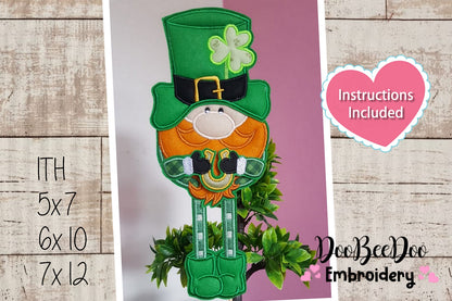 Horseshoe Gnome Ornament - ITH Project - Machine Embroidery Design