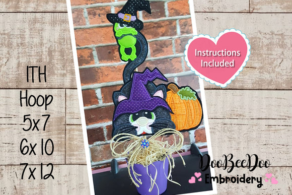 Halloween Kitty with Frog and Pumpkin Ornament - ITH Project - Machine Embroidery Design