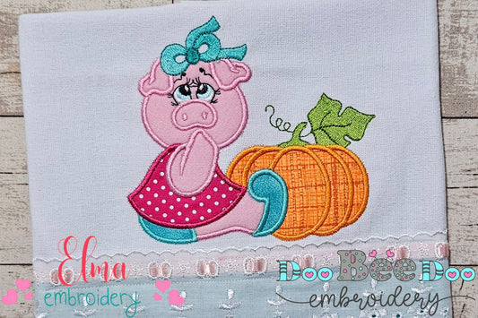 Kitchen Piglet with Pumpkin - Applique