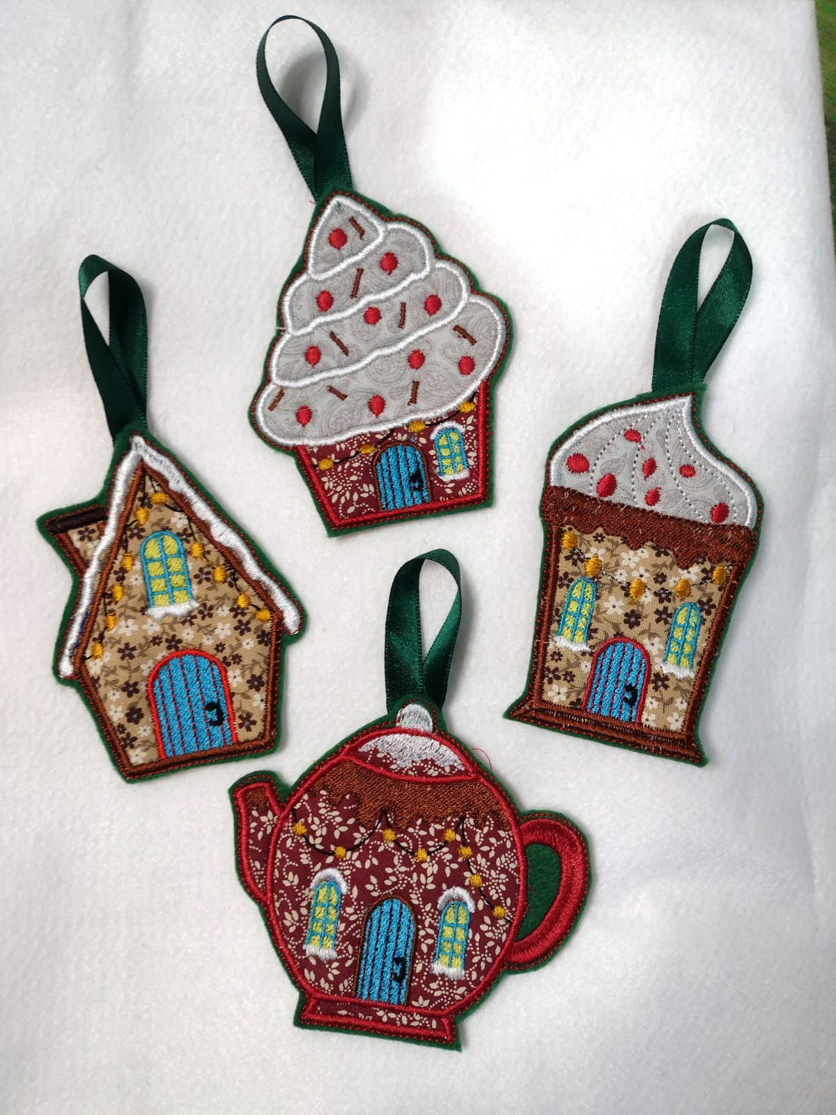 Gingerbread Houses Tree Ornaments - ITH Project - Machine Embroidery Design